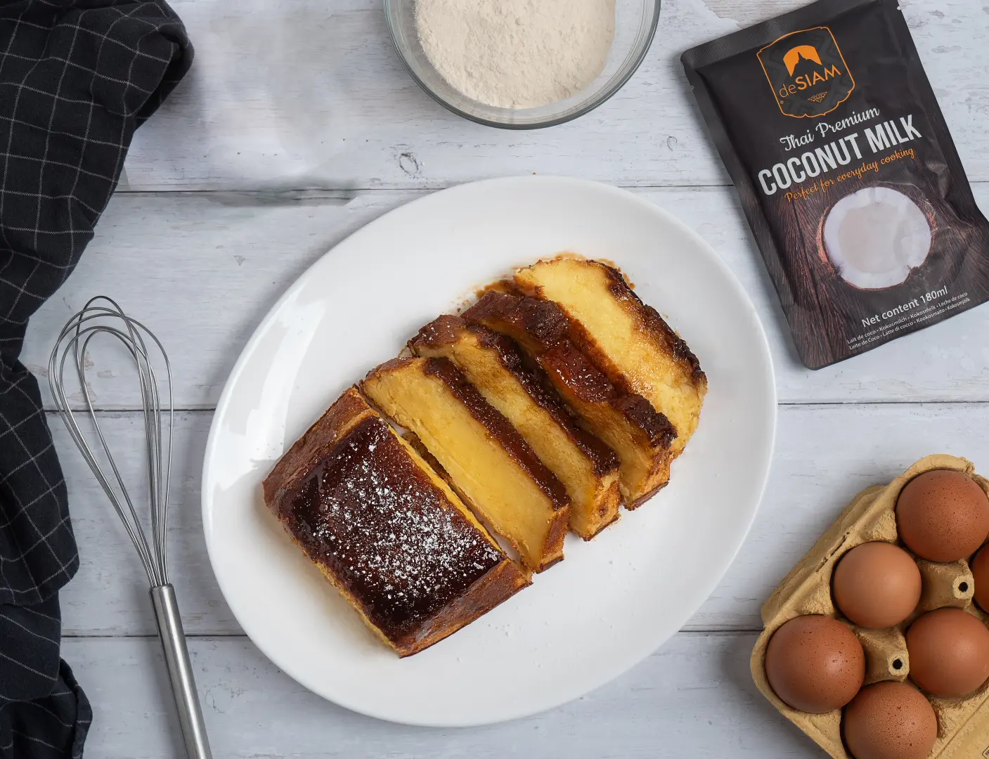 Kuchen mit Kokosmilch, Schneebesen, Mehl , Eier